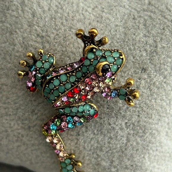 🐸NWOT-Colorful Rhinestone Frog Brooch - Picture 2 of 4